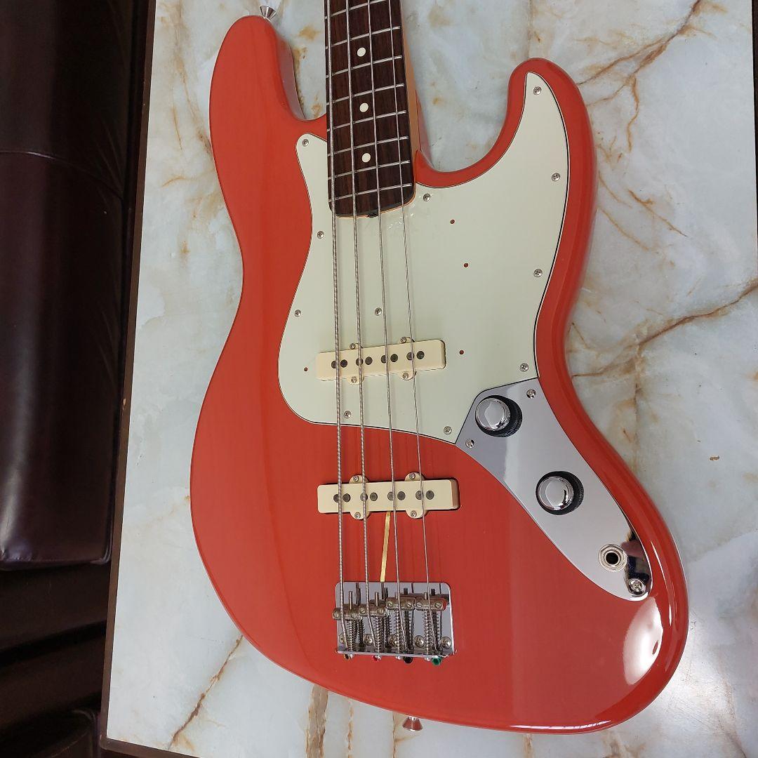ベース Fender SCANDAL Tomomi Jazz Bass