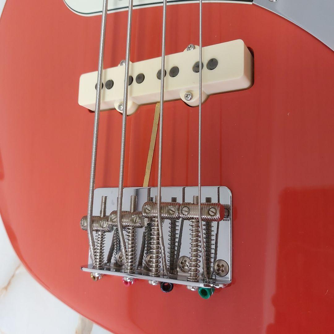 ベース Fender SCANDAL Tomomi Jazz Bass