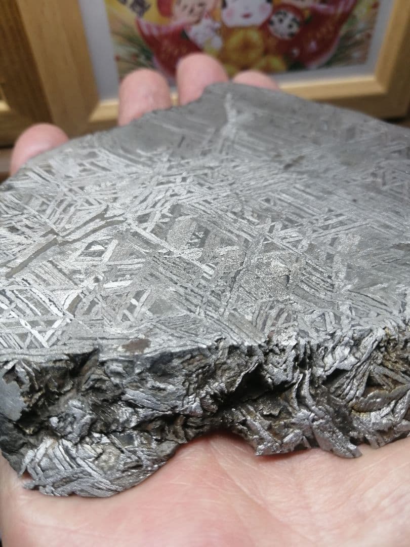 ★『本物隕石』鉄隕石　本物原石 928g　 隕石内部。すばらしい『超隕石』です。