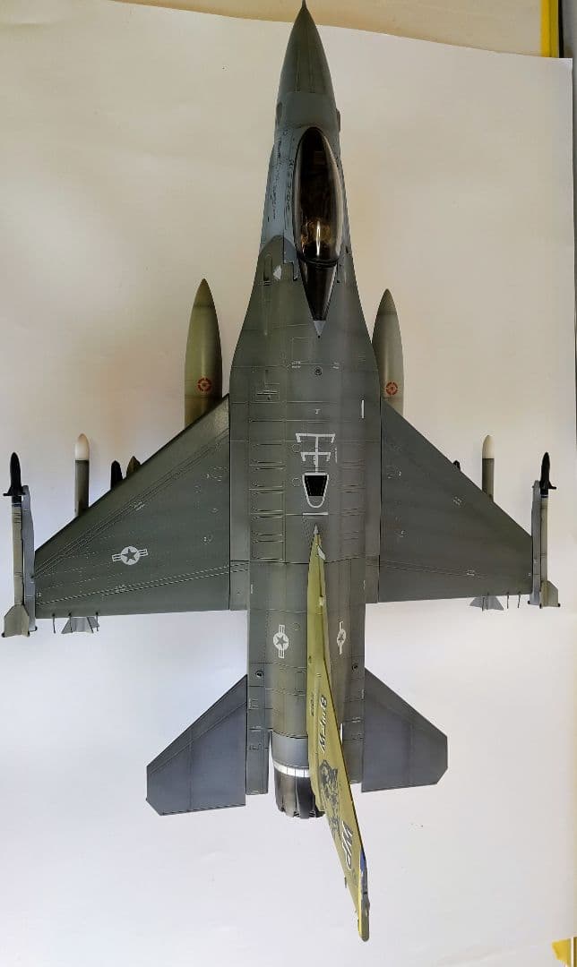 【Kanompang 1/18　F16 ウルフパック