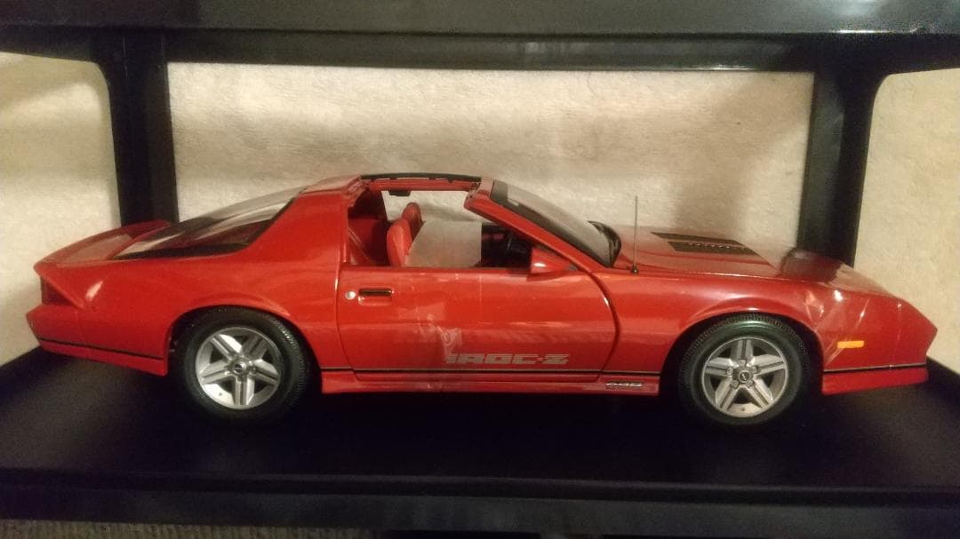 1/18 サンスター 1985 Chevrolet Camaro IROC-Z