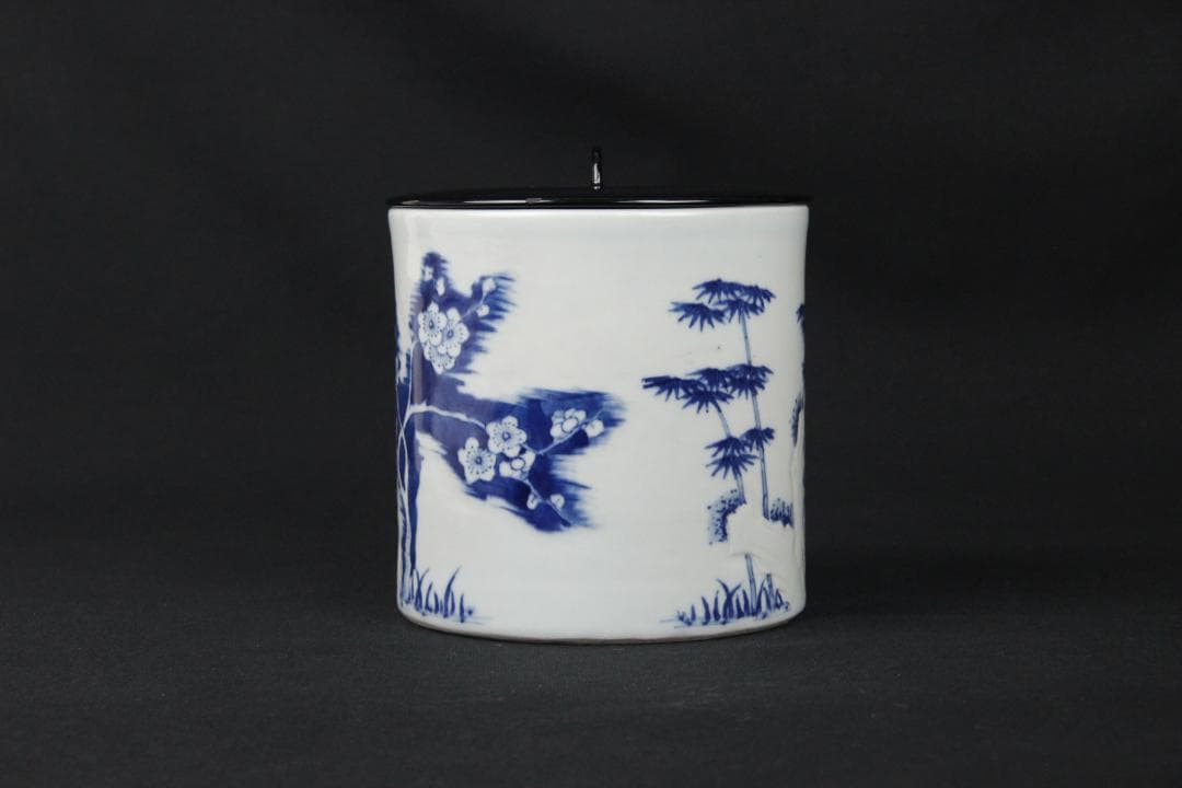 中国景徳鎮製 染付浮彫松竹梅文 水指 黒塗蓋付 茶道具 Eo21-20