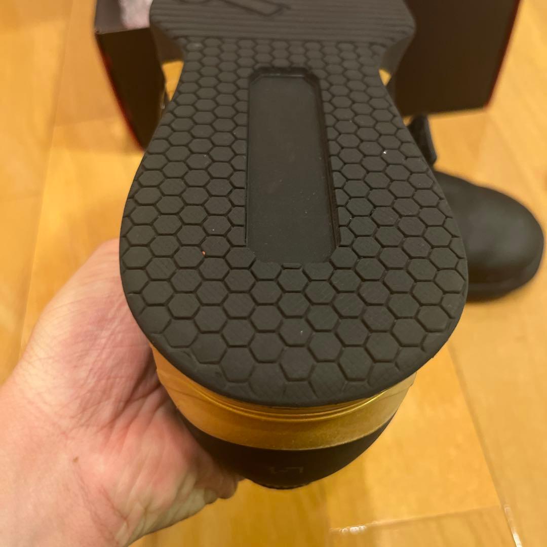 TYR トレーニングシューズ ブラック/ゴールド