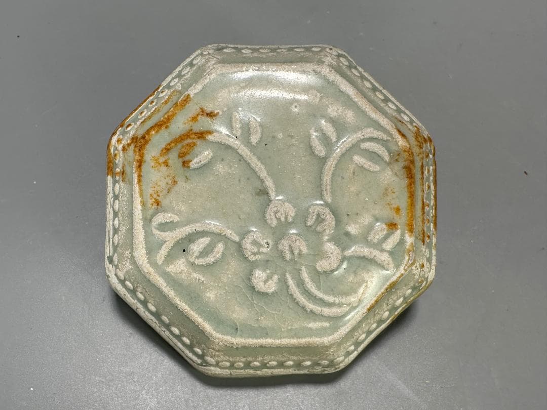 中国美術　宋時代　青白磁　湖田窯　香道具　花卉文香合　古物　時代物　唐物