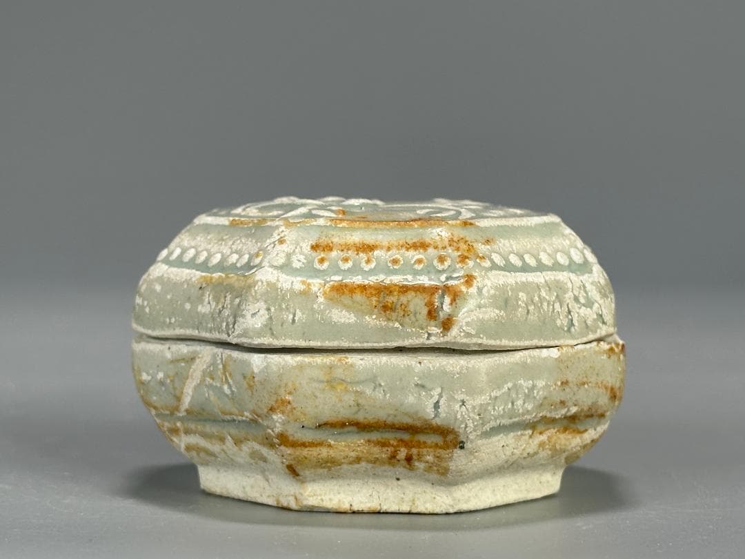 中国美術　宋時代　青白磁　湖田窯　香道具　花卉文香合　古物　時代物　唐物