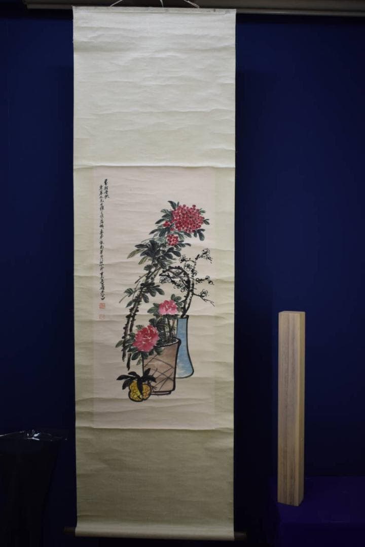 複製/呉昌碩/歳朝清供/冬花画賛/工芸/桐箱付/布袋屋掛軸HG-995