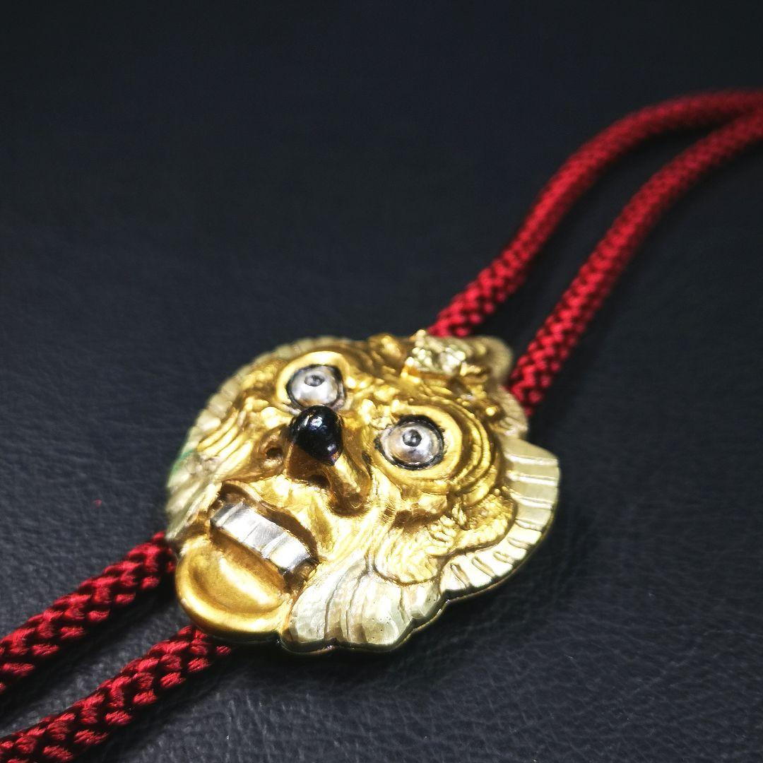 船越春秀 作 蘭陵王之面 ループタイ 伊勢神宮神楽面 銅打出彫金 金銀彩