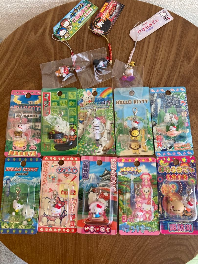 ハローキティ　ご当地ストラップ&チャームまとめ売り