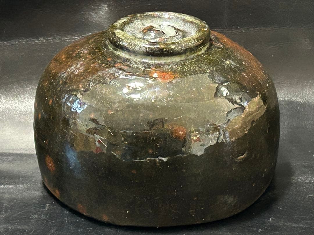 究極の美◾️蔵からかなり美しい朱色の斑点が浮かび上がる見事な黒茶碗が出て来ました。