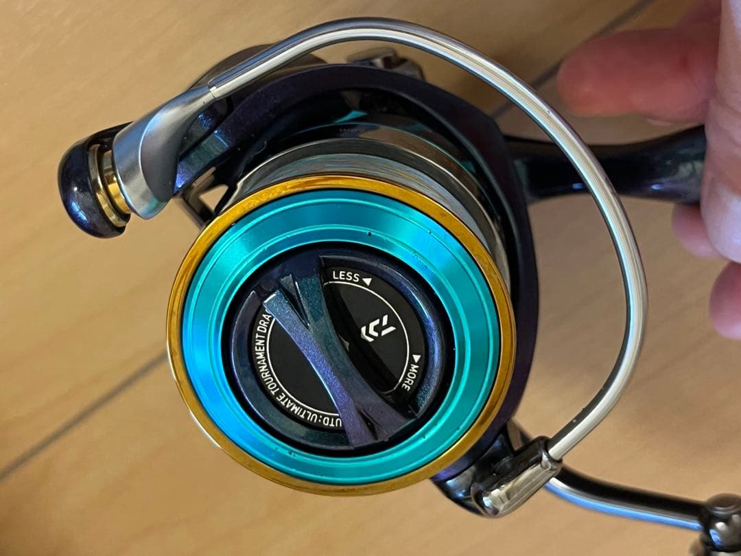 DAIWA エメラルダス　MX 2500P-H スピニングリール