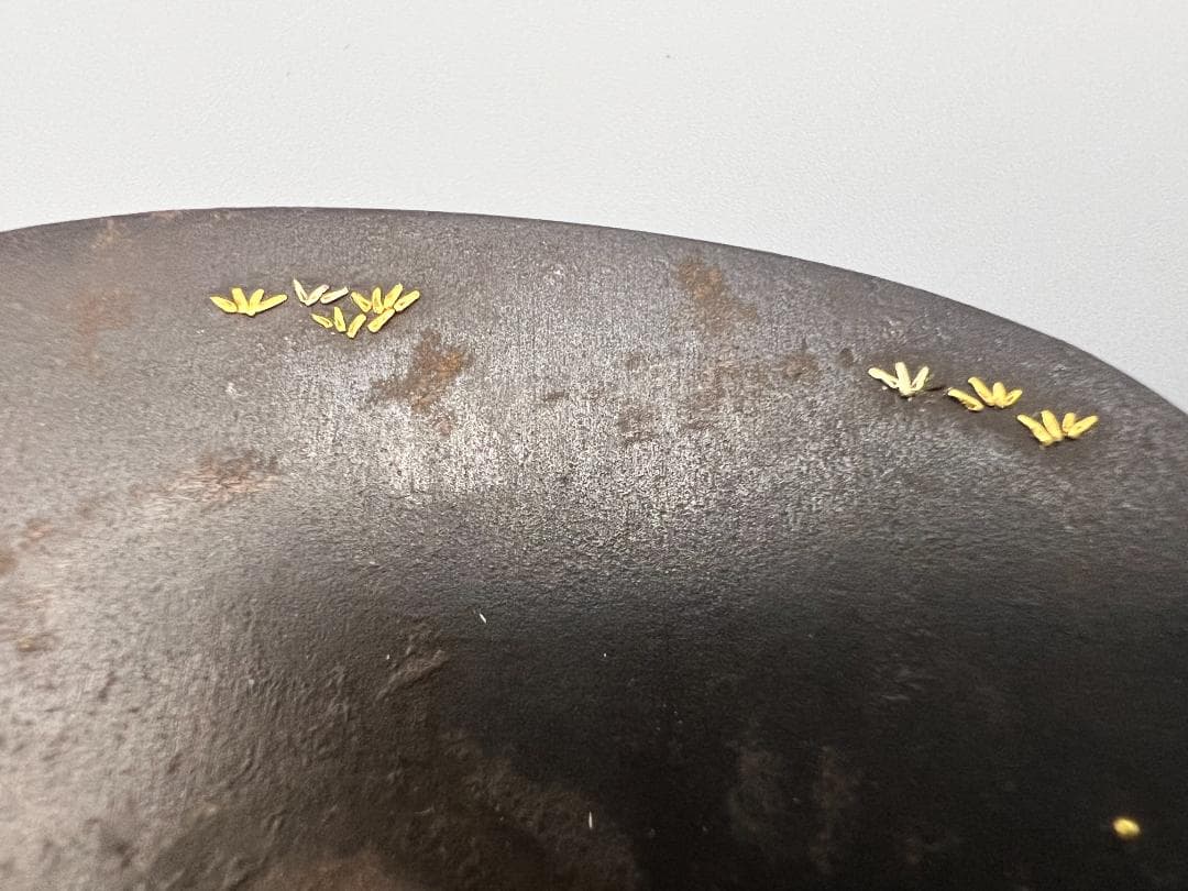 【海】江戸中期　大鉄鍔　唐草図　金銀象嵌　無銘　刀装具　重量約208g　専用箱付