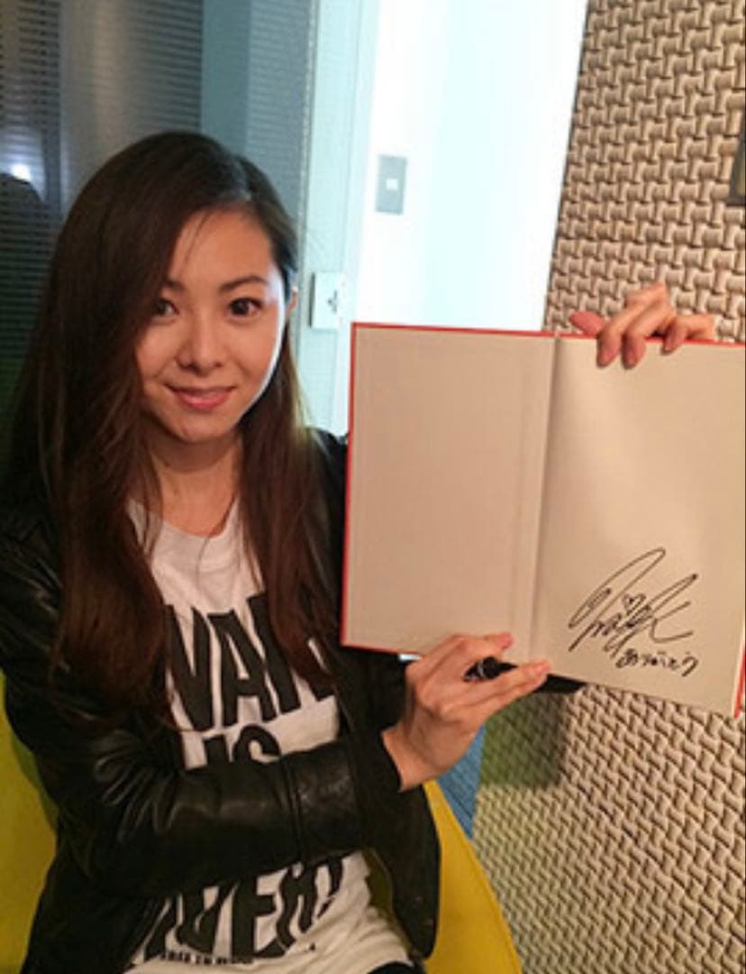 直筆サイン入り$倉木麻衣カンボジア寺子屋プロジェクト絵本STAND BY YOU