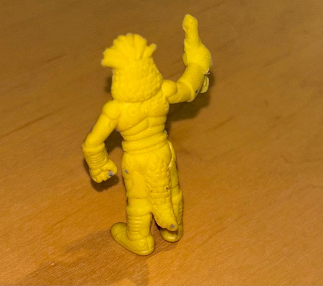 レア　ウルトラマン怪獣消しゴム　ギナ（黄）