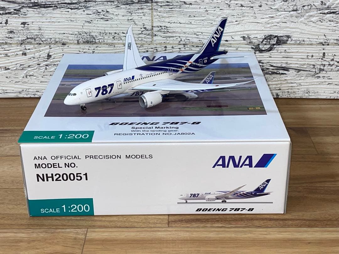 全日空商事 1/200 ANA B787-8 特別塗装 NH20051 木製台座