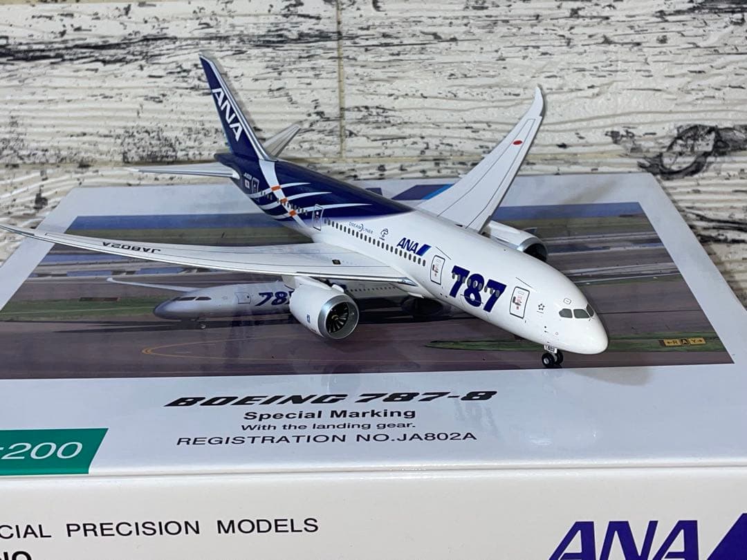 全日空商事 1/200 ANA B787-8 特別塗装 NH20051 木製台座