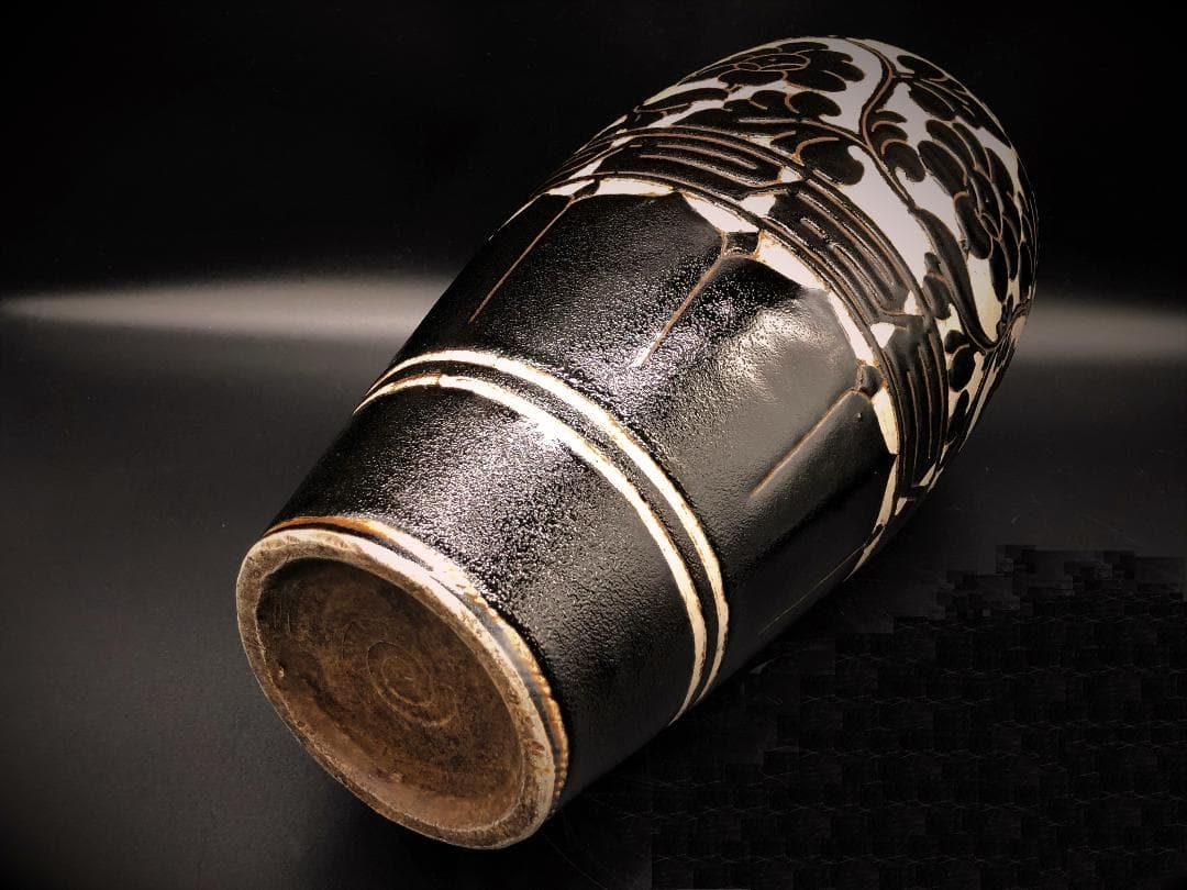 【 北宋磁州窯　黒掻落し瓶 】　草花文　骨董　中国古玩