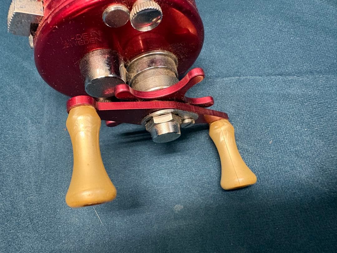 ボ*ク様 希少　アブガルシア　アンバサダー　2500C レッド