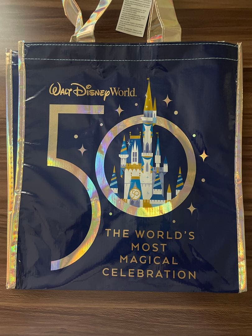 ミッキーマウスとミニーマウスのぬいぐるみ