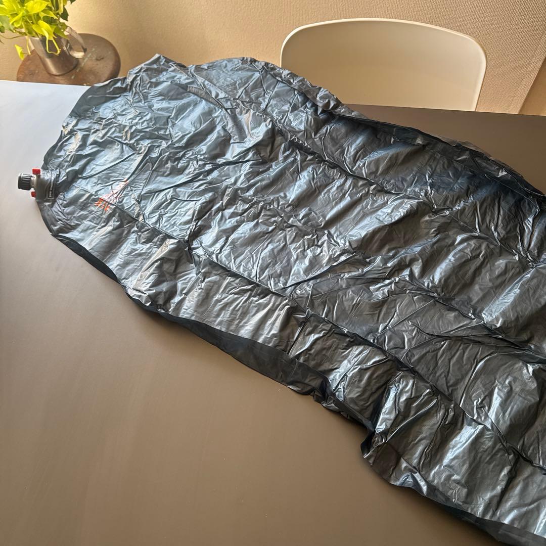 サーマレスト　NEOAIR UBERLITE レギュラーサイズ　ポンプサック付き