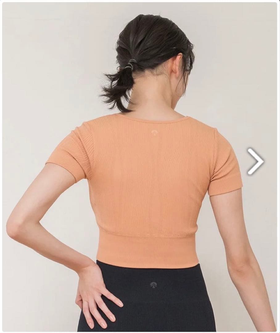 【新品Lサイズ】SUKALA　ウエーブリブアクティブクロップドトップス