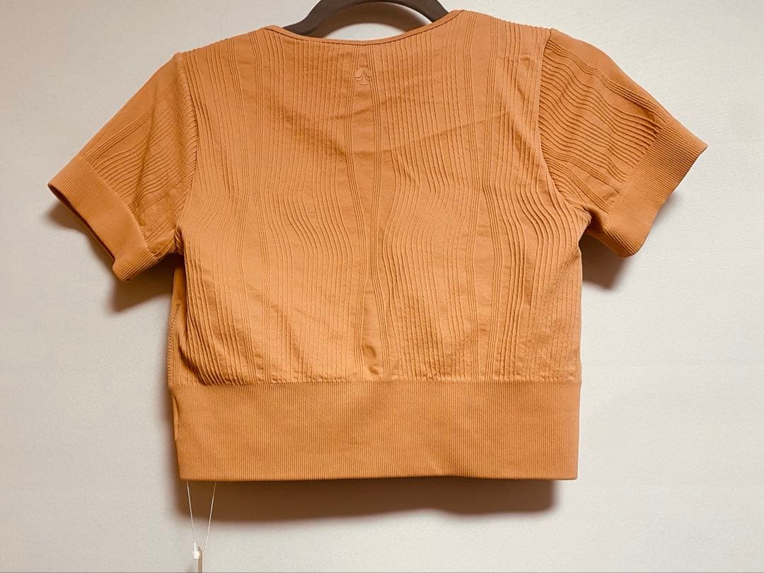 【新品Lサイズ】SUKALA　ウエーブリブアクティブクロップドトップス