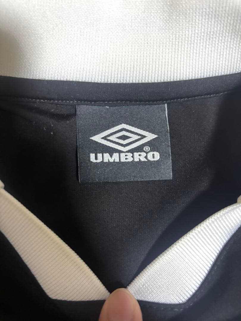 Umbro 黒 長袖 トレーナー overprint