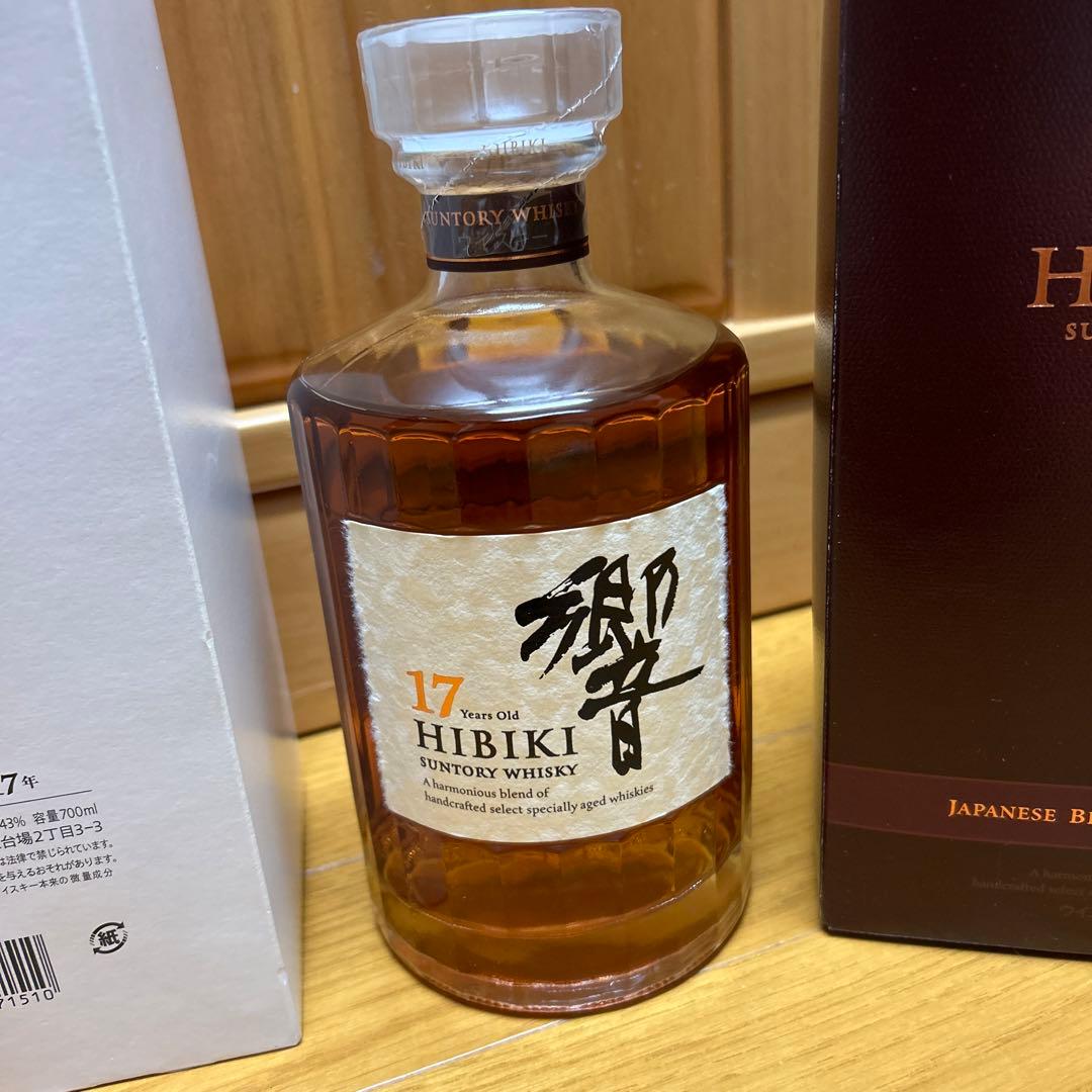 サントリー 響 hibiki 17年 700ml（化粧箱、ブックレット付き）