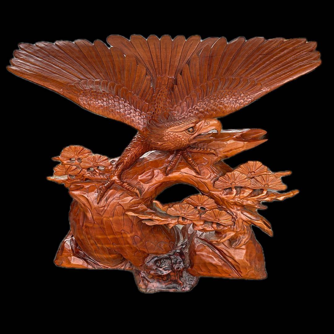 一刀彫り　鷹　置物 　一刀彫　光沢とデザインが綺麗な迫力がある逸品です。