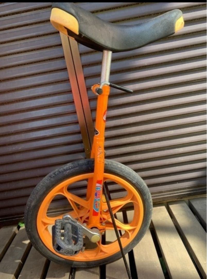 オレンジ 一輪車 クッション付きサドル