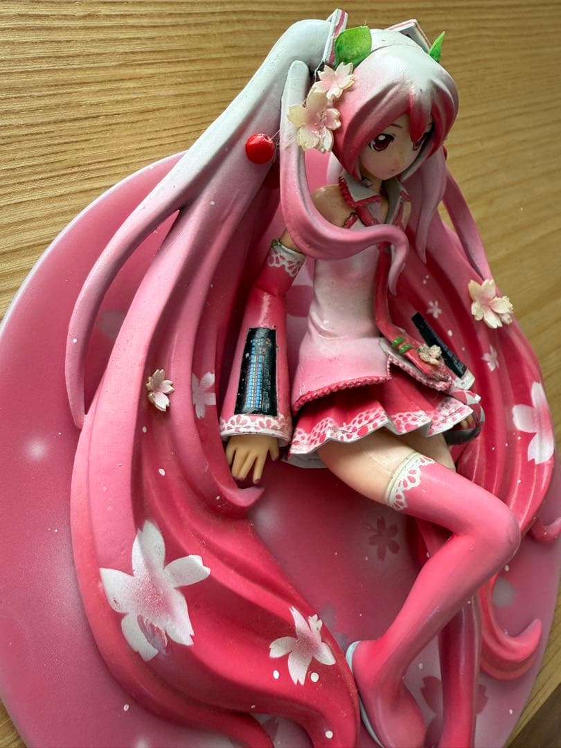 桜ミク装飾のピンクフィギュア 約30cm