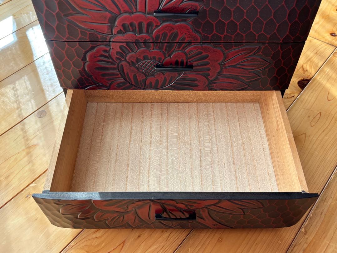 鎌倉彫り　 総柄彫牡丹　三ツ引き　箪笥　収納箱　日本製　伝統工芸品　木製