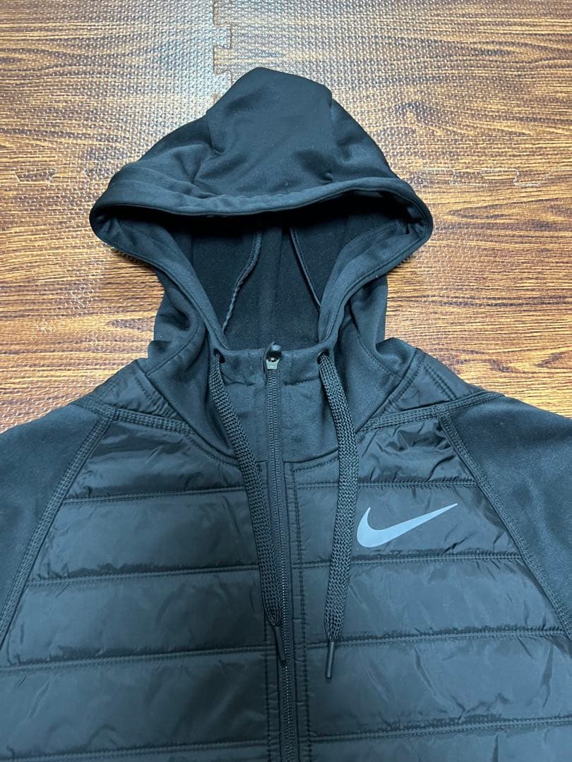 美品 NIKE M フード付きパディングジャケット ブラック