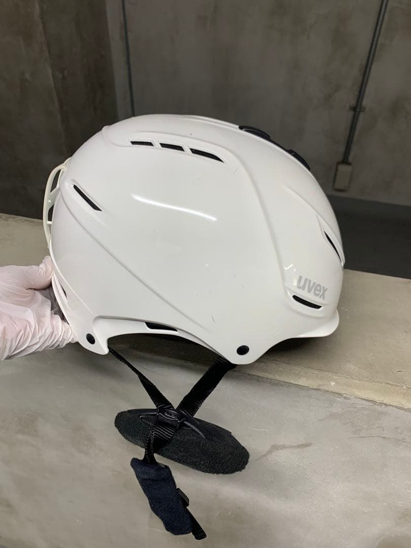 uvex ホワイト ヘルメット 通気孔付き