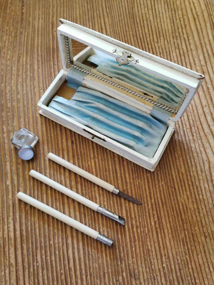 アンティークフランス インクペンケース 水色布張り少女イラスト パピエボックス