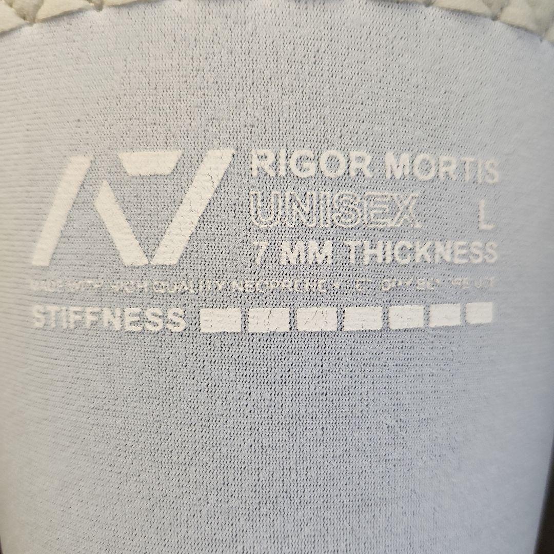 A7 Hourglass ニースリーブ Rigor Mortis　ホワイト