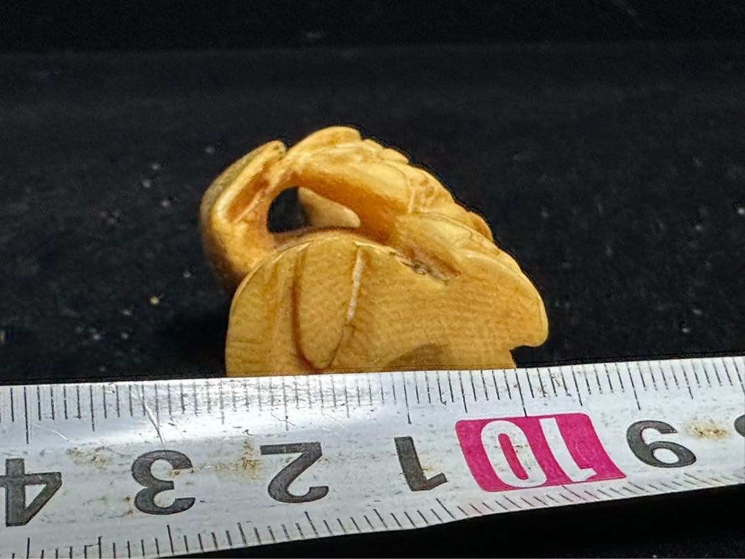 極上　根付　天然素材　彫刻 置物　細密細工　骨董　アンティーク