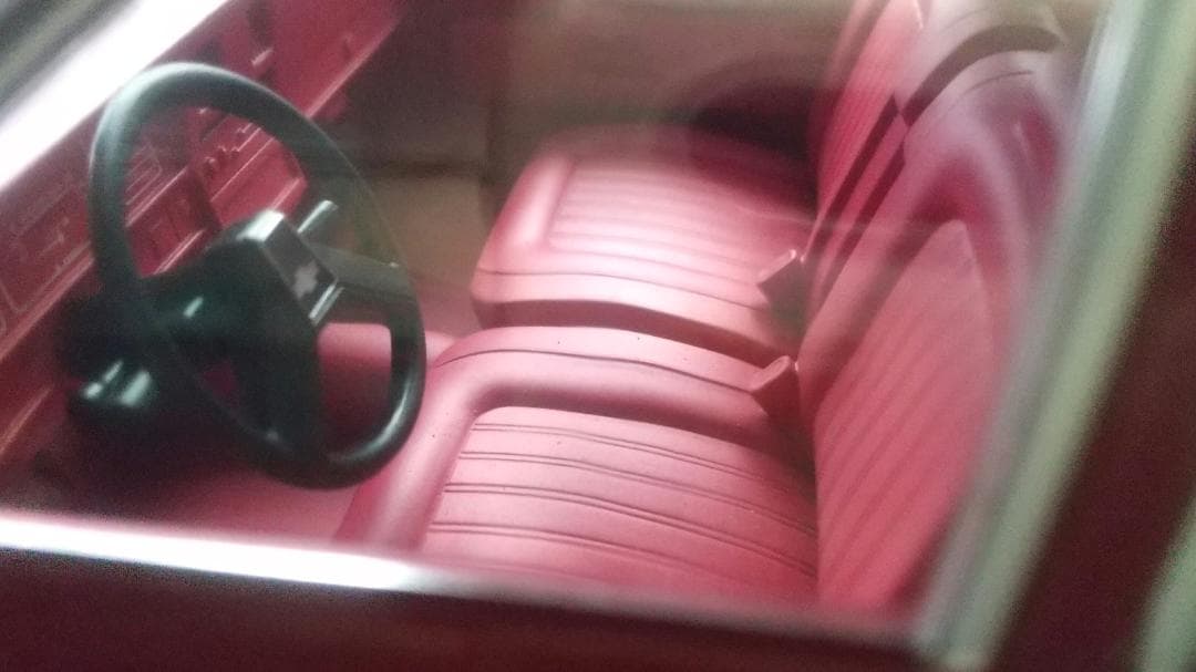 MCG 1/18 シボレー カプリス レッドメタリック ダークレッド