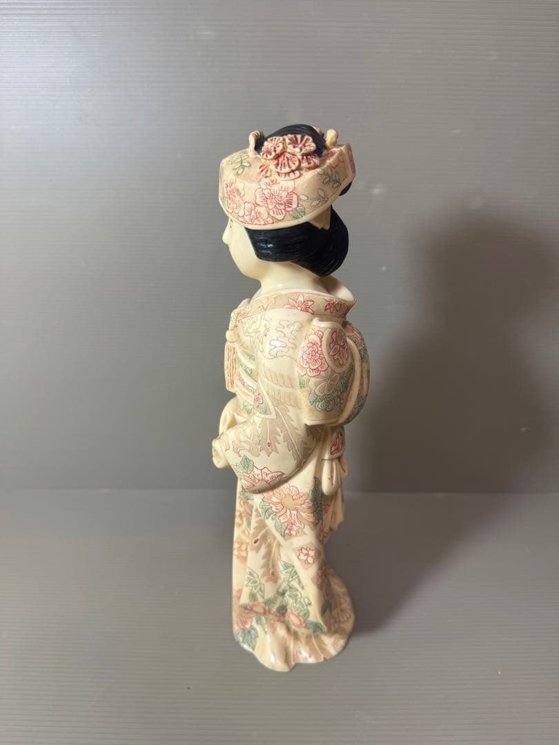 2920 古美術品　細密彫刻女性像　置物　細密細工　骨董