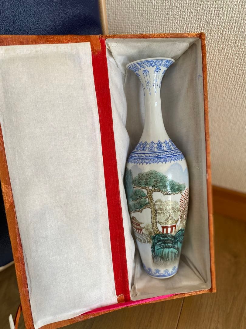 レトロ　中国景徳鎮　山水　壺　磁器　工芸品　美術品　インテリア　置物