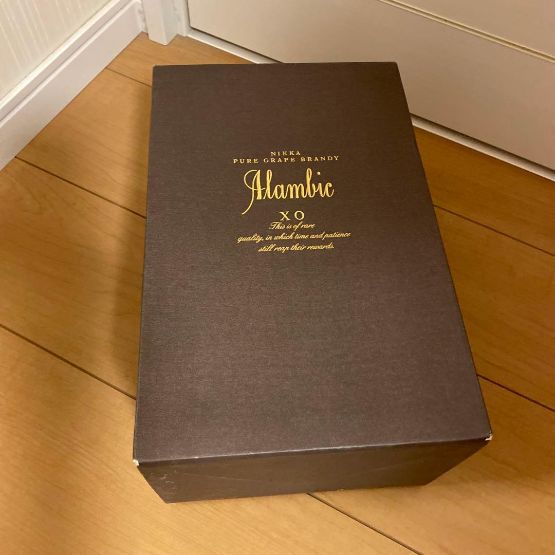 ニッカブランデーアランビック上級ボトル「XO」のデカンタボトルギフトボックス入り