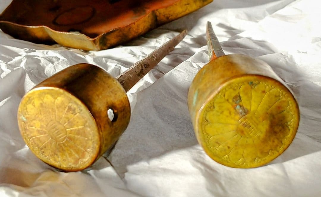 アンティーク・釘隠し(裏書きあり)