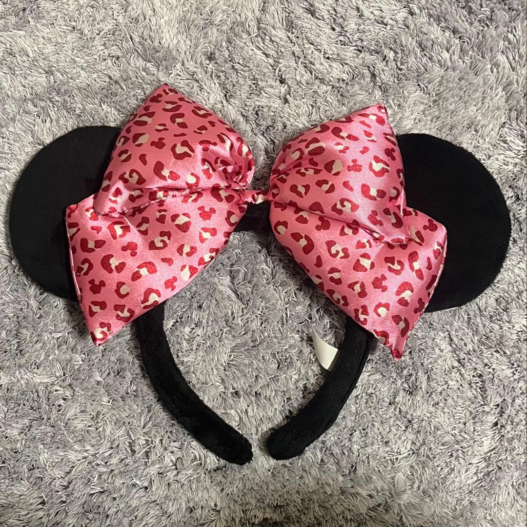ディズニー　カチューシャ　ヒョウ柄　ピンク　ミニーちゃん　リボン
