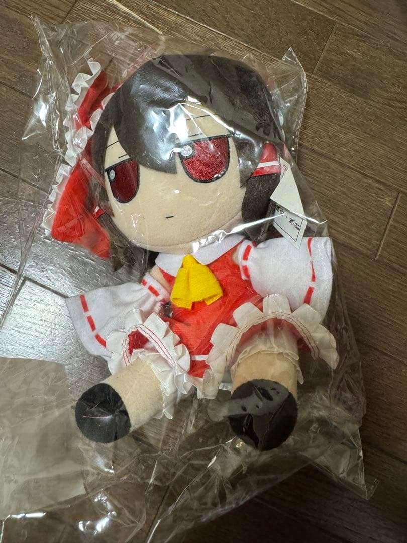 gift　東方　ふもふもれいむ。そのいってんご　ぬいぐるみ　缶バッジ付き