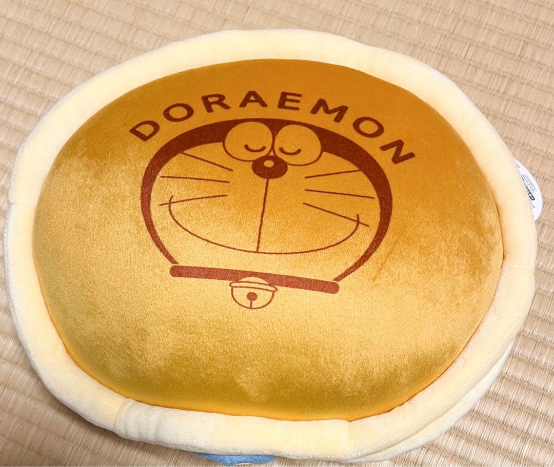 ドラえもん　どら焼き　ひょっこりクッション2023 フワフワ　モチモチ　サラサラ