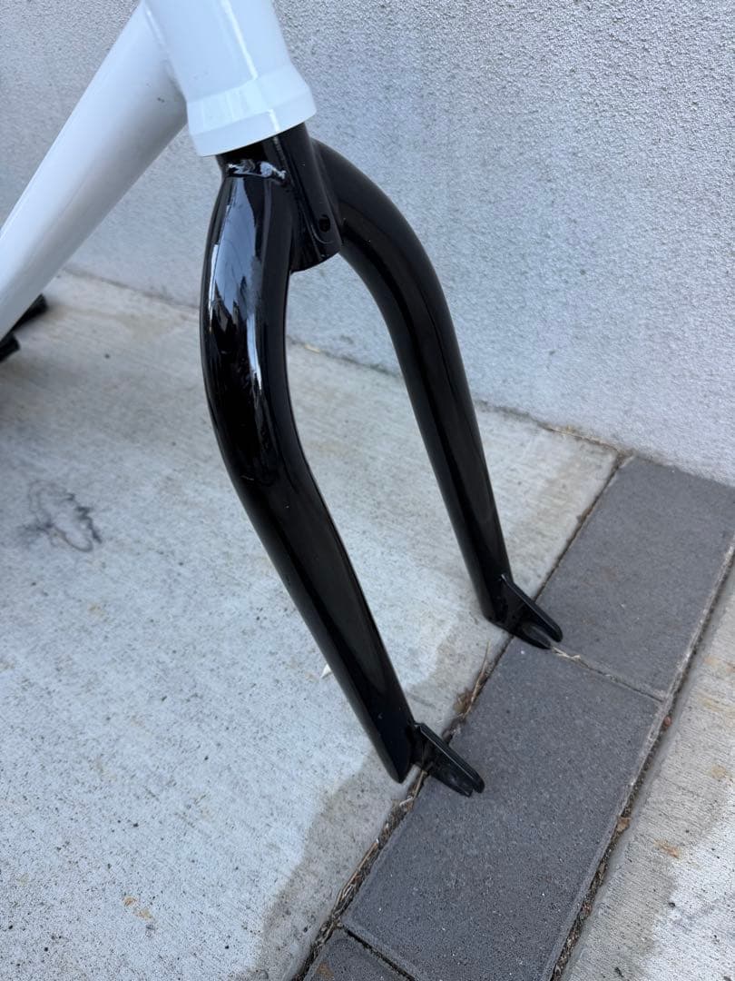 お得！ BMXフレーム　ダーカスワンRaw白フレーム