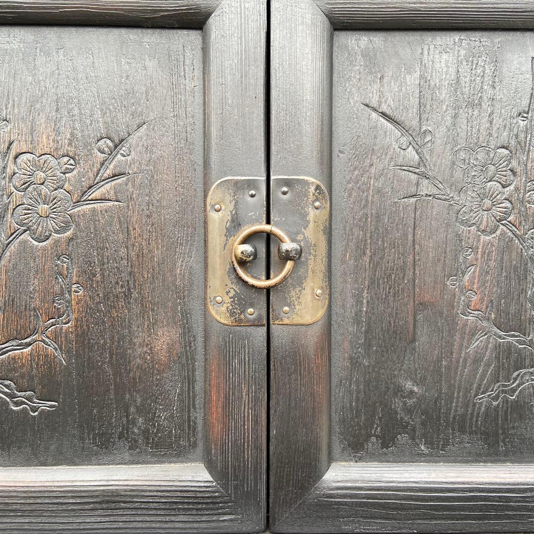 レトロ　古家具　彫刻入り　木製キャビネット　アンティーク　戸棚