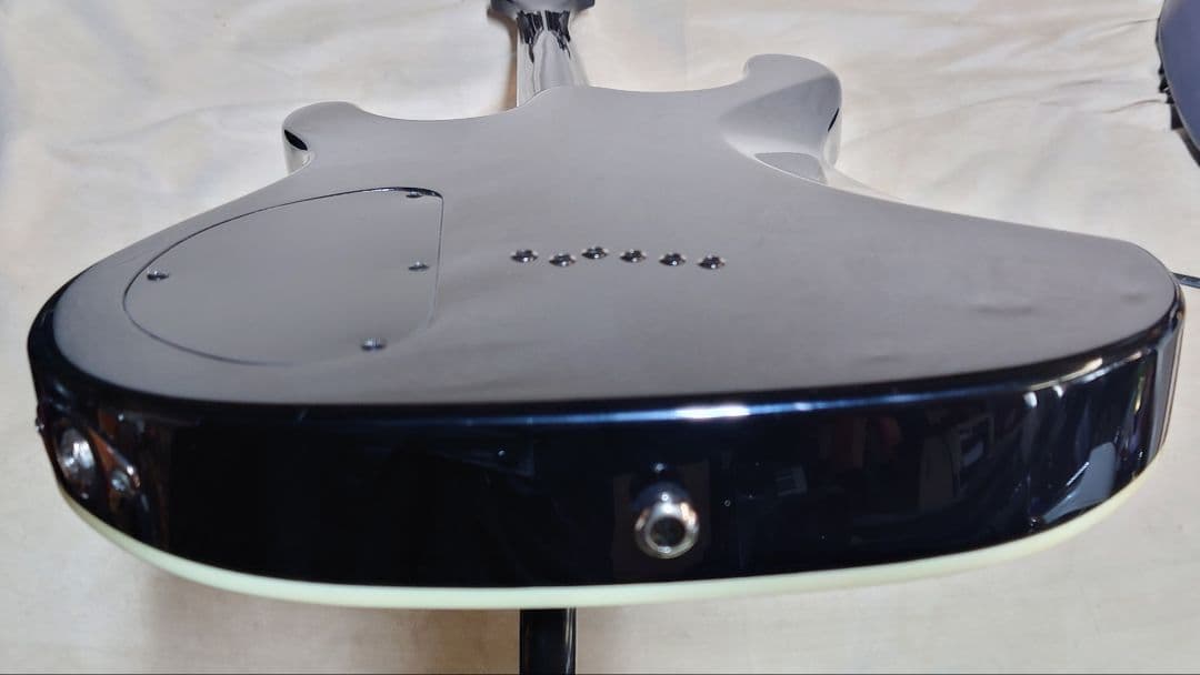 Cort KX1X フレイムメイプルトップ EMGピックアップ ソフトケース付き