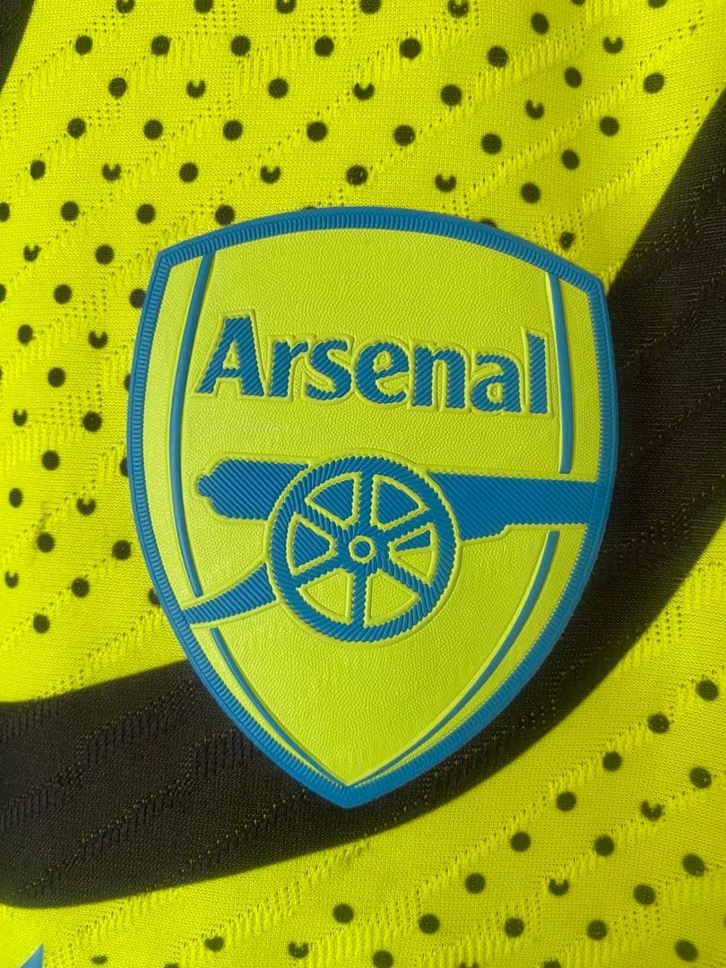アーセナル イエロージャージ 波模様