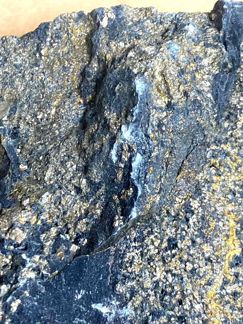 金鉱石　鉱物標本　鉱物　金