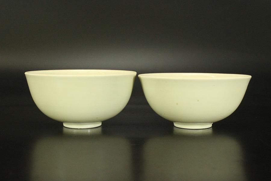 中国美術 白磁 刻 花紋 碗 一対(A281)